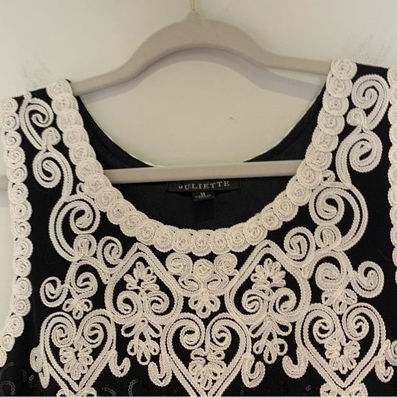 Juliette black and white embroidered sequined dressy tank top. Size M - Picture 3 of 9